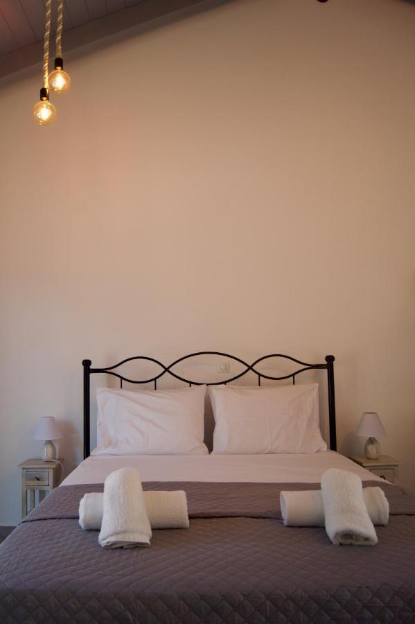 Throisma Studios With Private Pool & Parking Asos Bagian luar foto